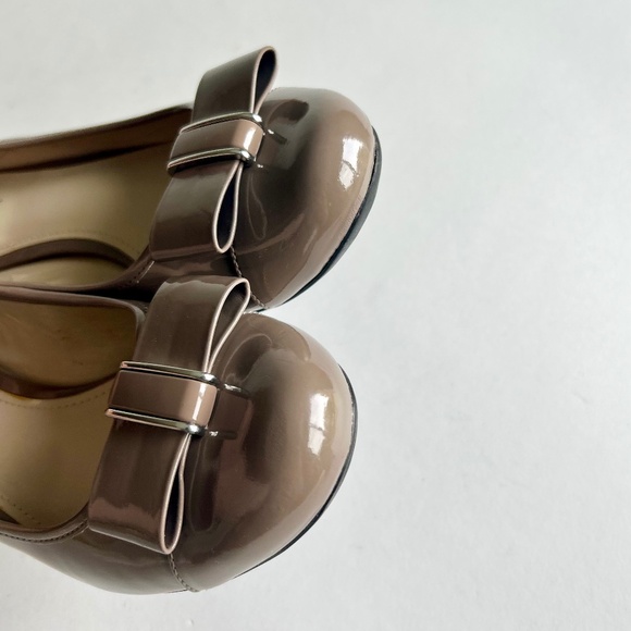 Naturalizer Grey Brown Patent Leather Bow Pumps size 8.5 - Picture 8 of 16